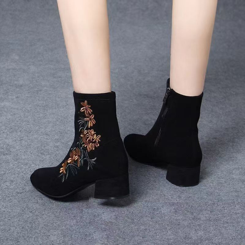 低跟单靴加绒保暖冬季羊绒短靴舒适百搭绣花女鞋时尚粗跟靴子女