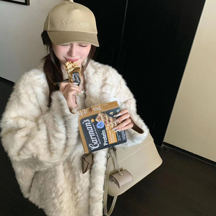 环保小湖羊仿皮草皮毛一体外套时髦年底战袍秋冬新坎肩厚懒慵上衣