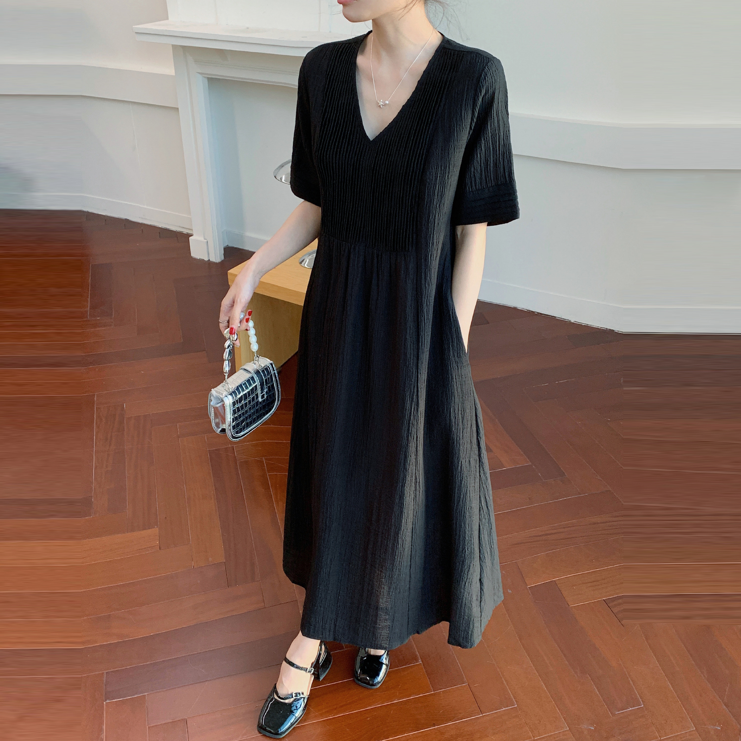 黑色V领长裙子女2025夏季新款胖mm大码高端宽松显瘦短袖连衣裙潮