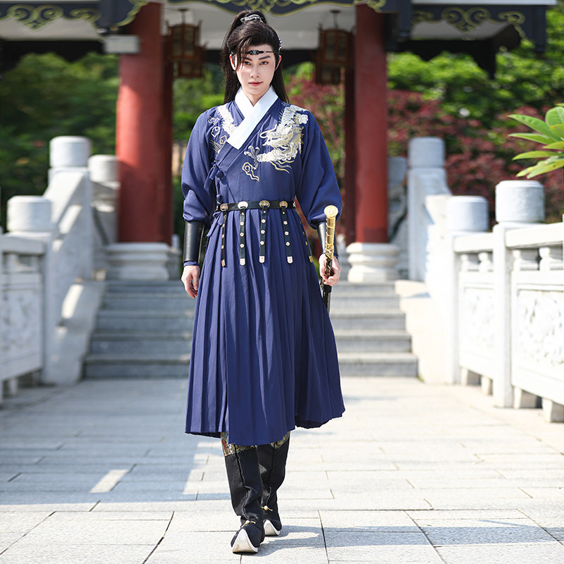 原创男装汉服国风明制龙吟重工刺绣手工压褶飞鱼服贴里班服表演服