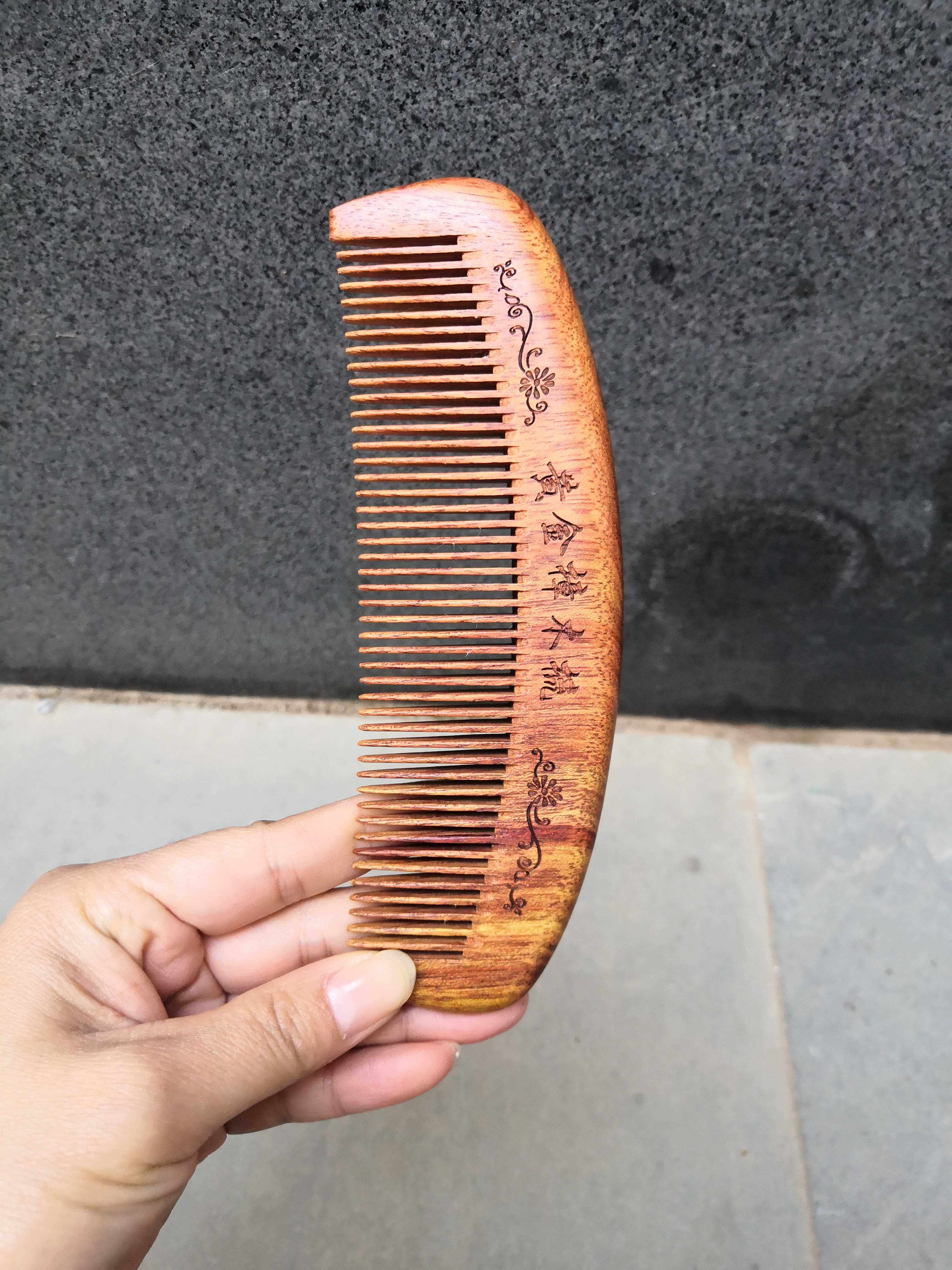 婺源香樟木老料黄金樟木梳子加厚带把大木梳超密尺按摩防静电礼品