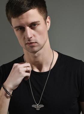 猎鹰项链雄鹰展翅新款饰品挂坠潮流嘻哈蹦迪男女复古钛钢