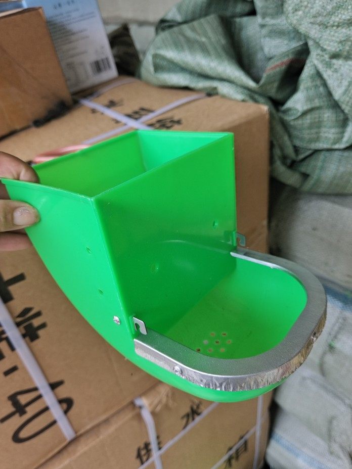 兔用食盒兔子食盒防扒食盒喂兔子料盒料槽10公分食盒母兔食盒