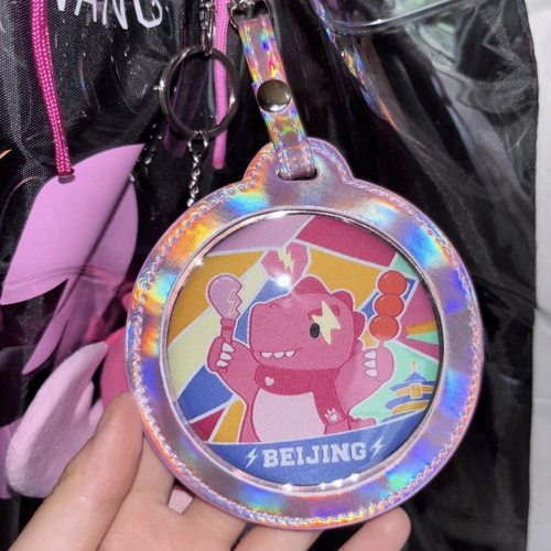 汪苏泷素龙限定徽章套镭射粉十万伏特演唱会展示包挂件钥匙扣物料