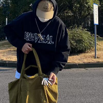 Reveal 袋鼠兜水洗破坏贴布刺绣帽衫 PASTING EMBROIDERY HOODIE