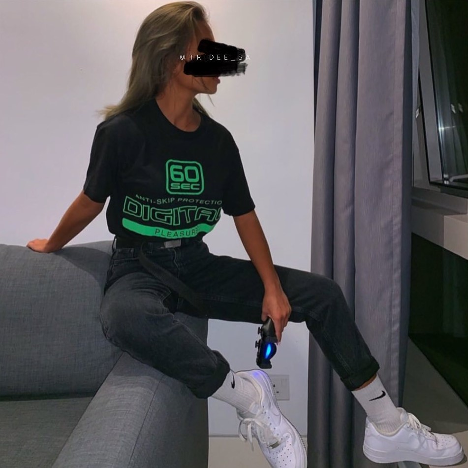 现货 潮玩艺 PLEASURES  DIGITAL T 60SEC标语LOGO印花短袖