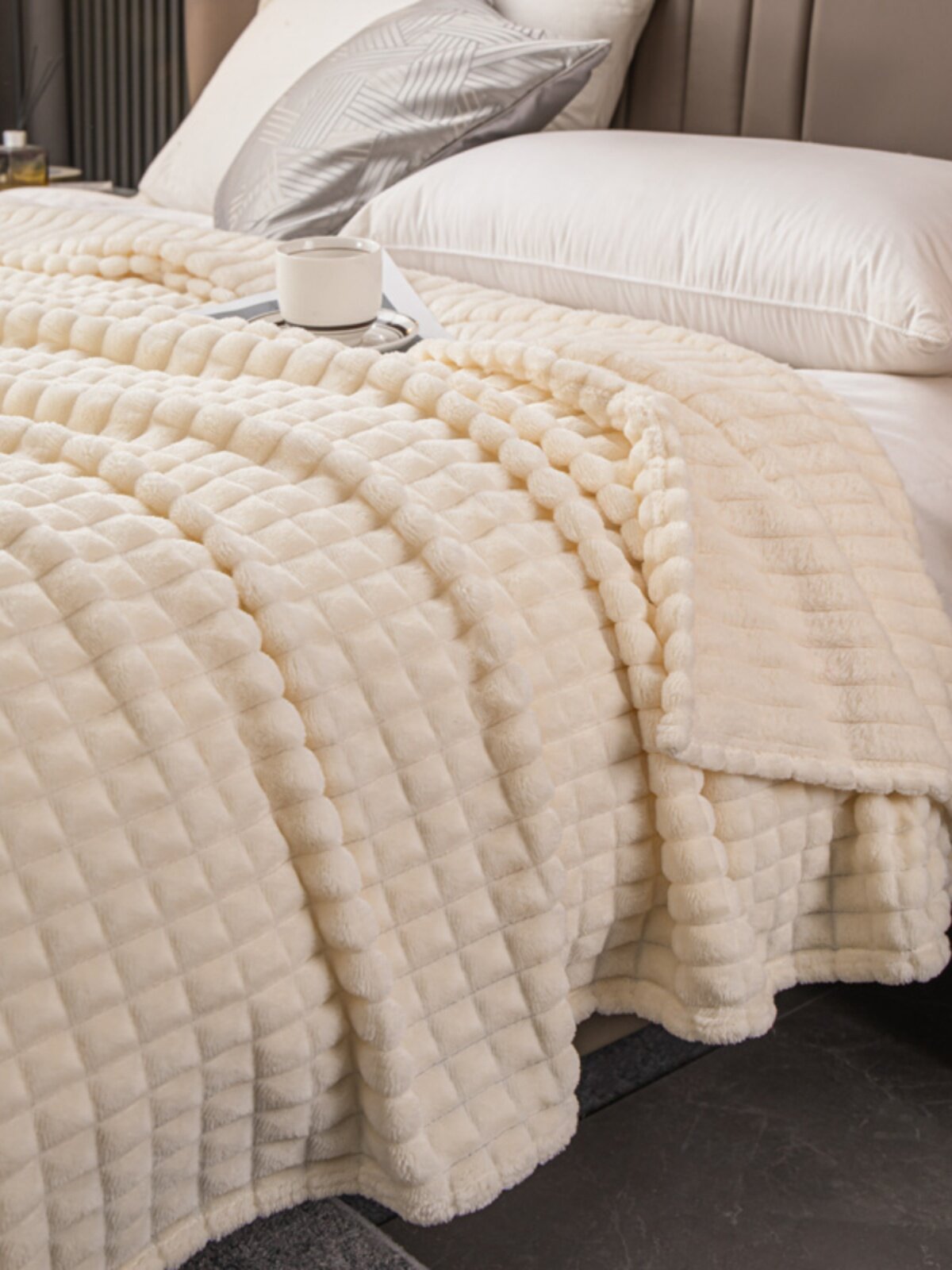 새로운 두꺼운 와이드 스트립 컷 모조 토끼 플러시 우유 벨벳 플란넬 담요 사무실 낮잠 담요