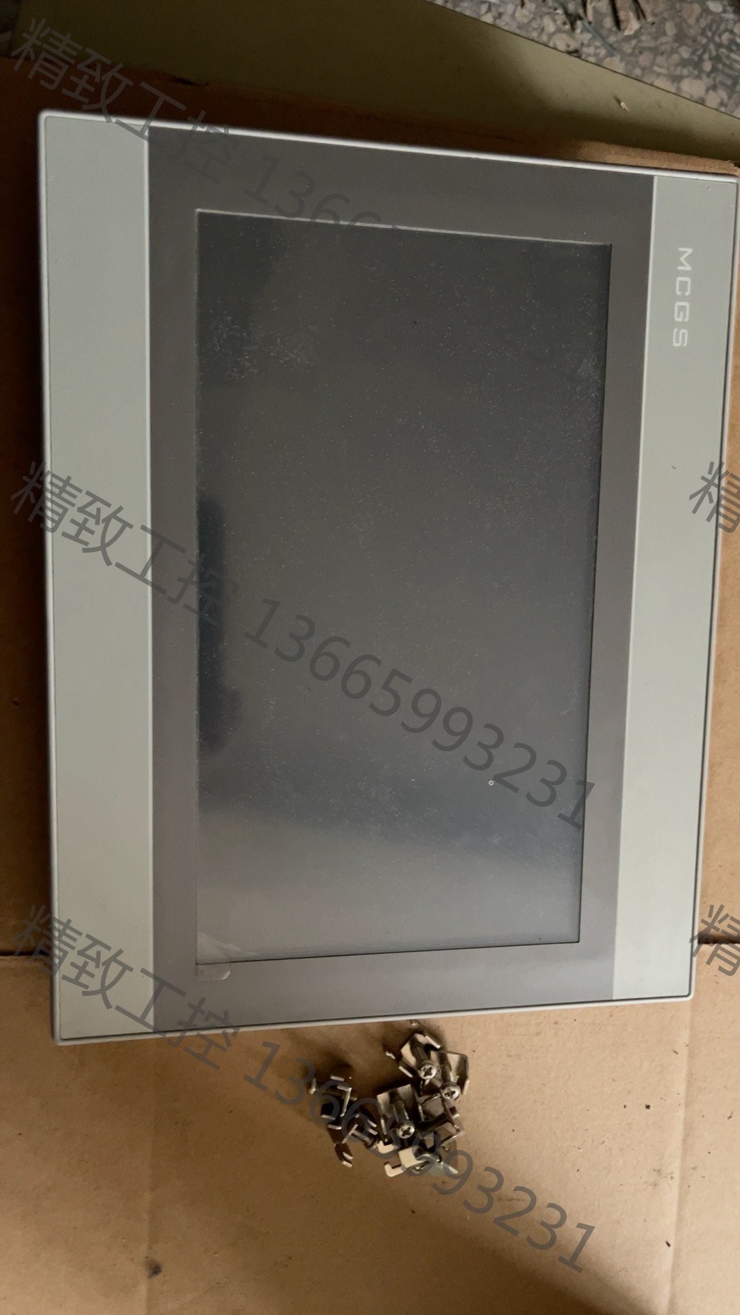 议价产品:昆仑通态触摸屏TPC1061Hn配安装螺丝。