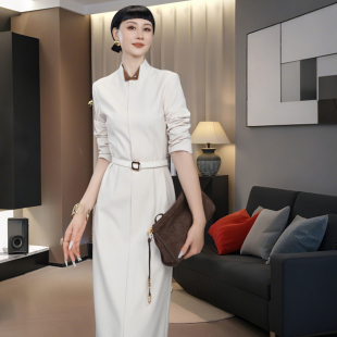 2025秋冬季新款白色时尚气质显瘦高级质感中长款长袖连衣裙女裙子