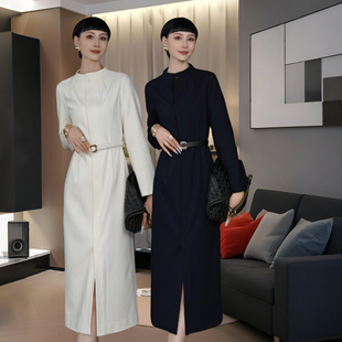 2025冬季新款流行高级感气质白色大码长袖羊毛呢长款连衣裙女