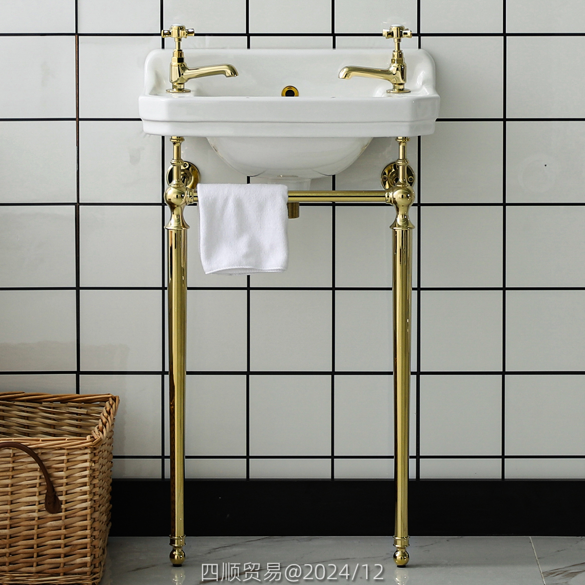 英国单孔入墙式迷你复古落地支架