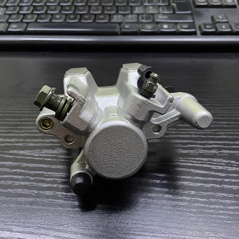 雅马哈飞致150250后刹车泵卡钳