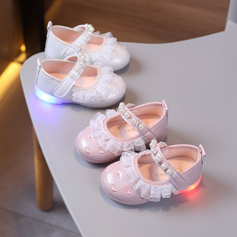 亮灯女宝宝鞋子皮鞋春秋软底婴儿