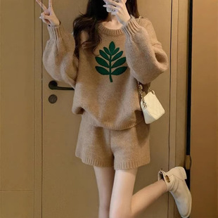 炸街一整套搭配女装洋气衣服卡其色提花针织衫毛衣短裤两件套