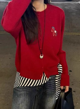 圣诞红圆领小马刺绣针织开衫女2025冬季新款软糯百搭卡通毛衣外套