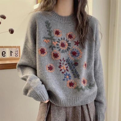 花朵刺绣灰色圆领套头毛衣女