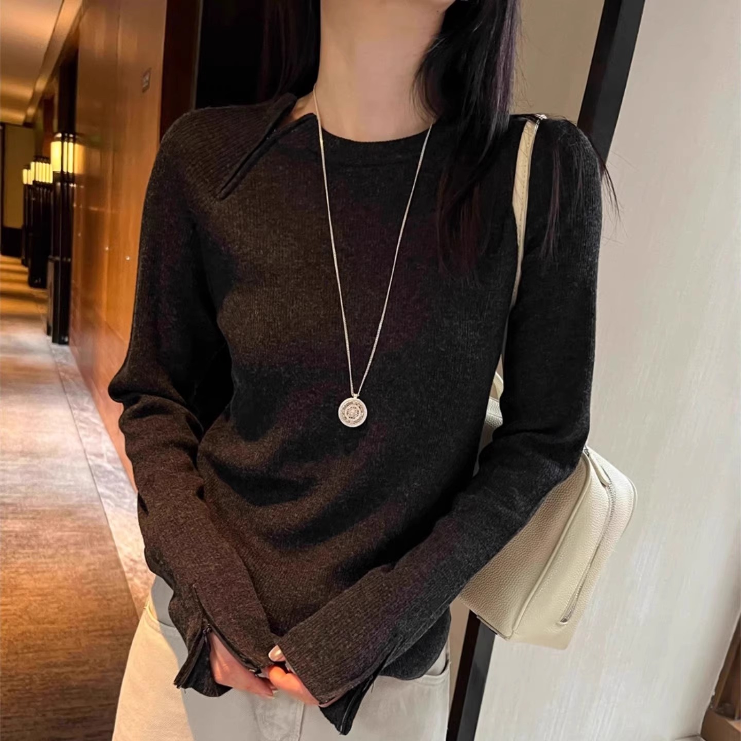 领口拉链设计感时髦针织衫女