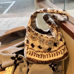 韩系费尔岛小众毛绒托特包女冬季大容量慵懒风单肩包上班通勤包包