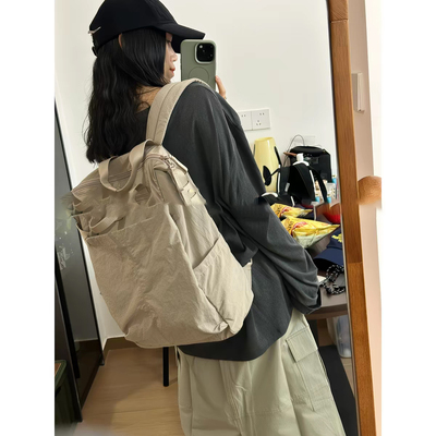 多口袋轻便大容量双肩包女新款高级感通勤电脑包旅行背包