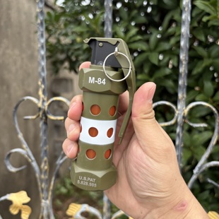 儿童男孩M84加水喷雾灯光音效M18烟雾弹玩具手榴弹手雷M26