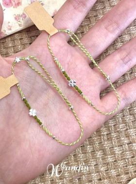 小红书爆款绿色四叶草小蝶蜡线编织手链女时尚显白设计百搭奢品一