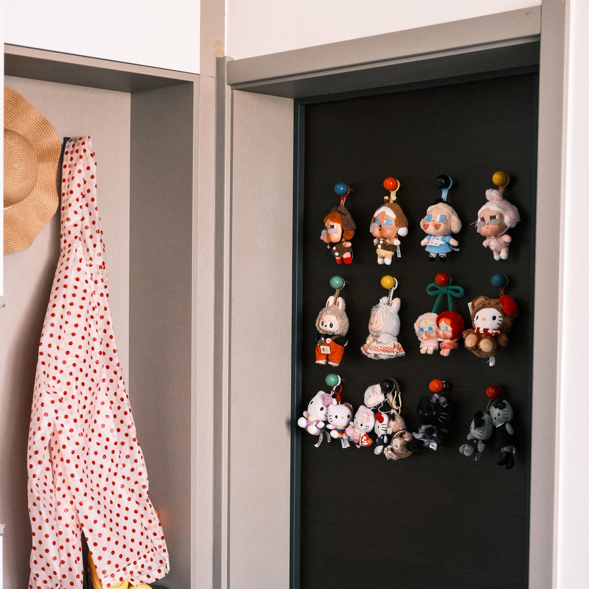 多巴胺强力磁吸挂钩入户门装饰拉布布收纳挂展示架挂扣冰箱磁吸贴