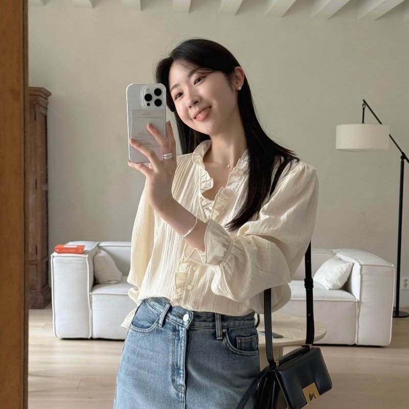 韩国复古温柔风木耳荷叶边v领衬衫女褶皱肌理感喇叭袖上衣