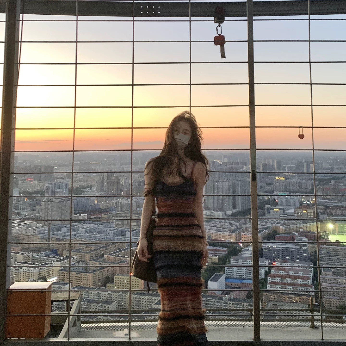 现现 大码女装早秋彩色条纹针织连衣裙女气质显瘦吊带长裙子