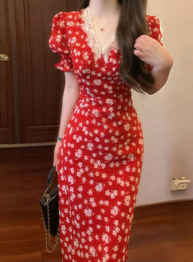 欧洲站2025新款法式V领红色碎花洋装女夏季小个子绝美海边度假风