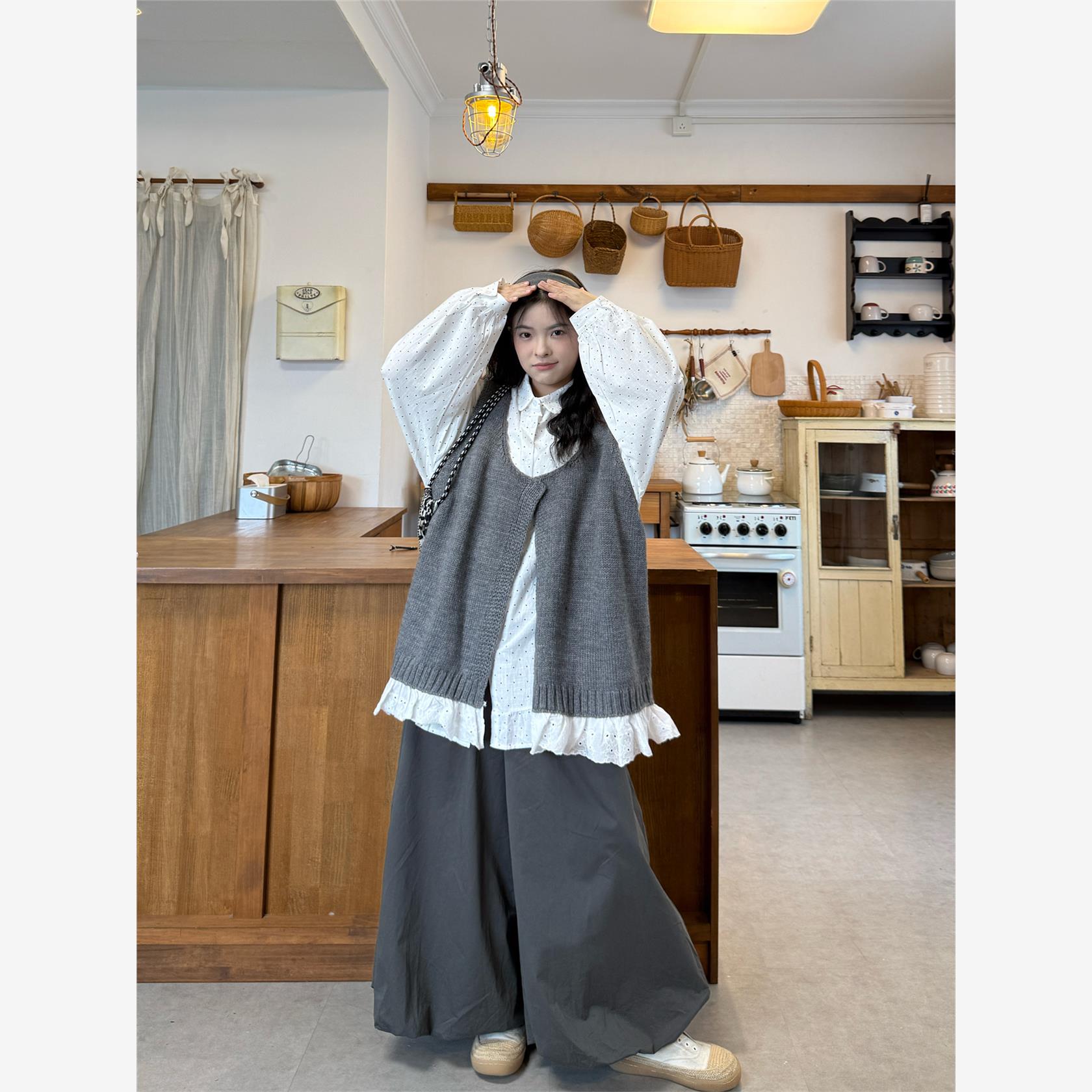 大码女装微胖mm复古日系荷叶边拼接开衫叠穿宽松衬衫阔腿裤三件套