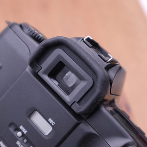 闲聊家相机行佳能EOS KISS 10胶片相机 胶卷单反 机身盖 眼罩 小痰盂镜头盖