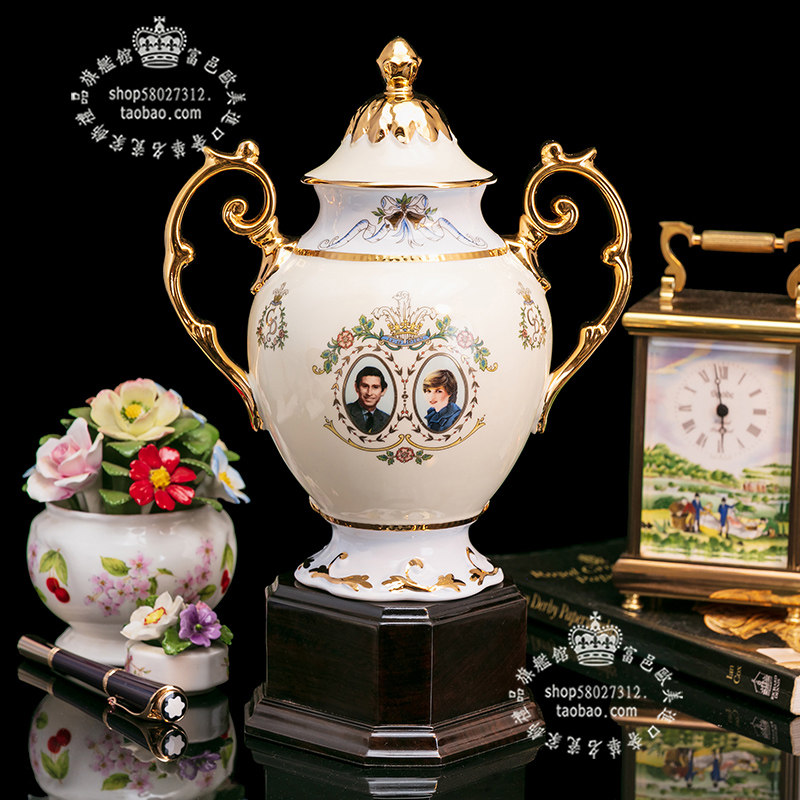 英国Elizabethan皇家婚庆1981查尔斯王黛安娜结婚限量纪念骨瓷瓶