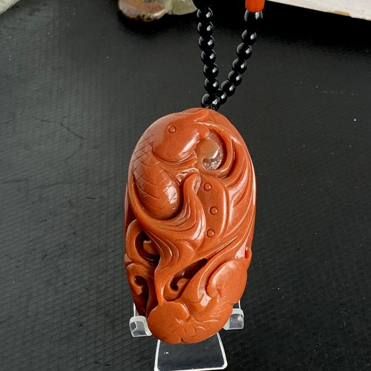天然阿拉善玛瑙雕刻鱼把玩