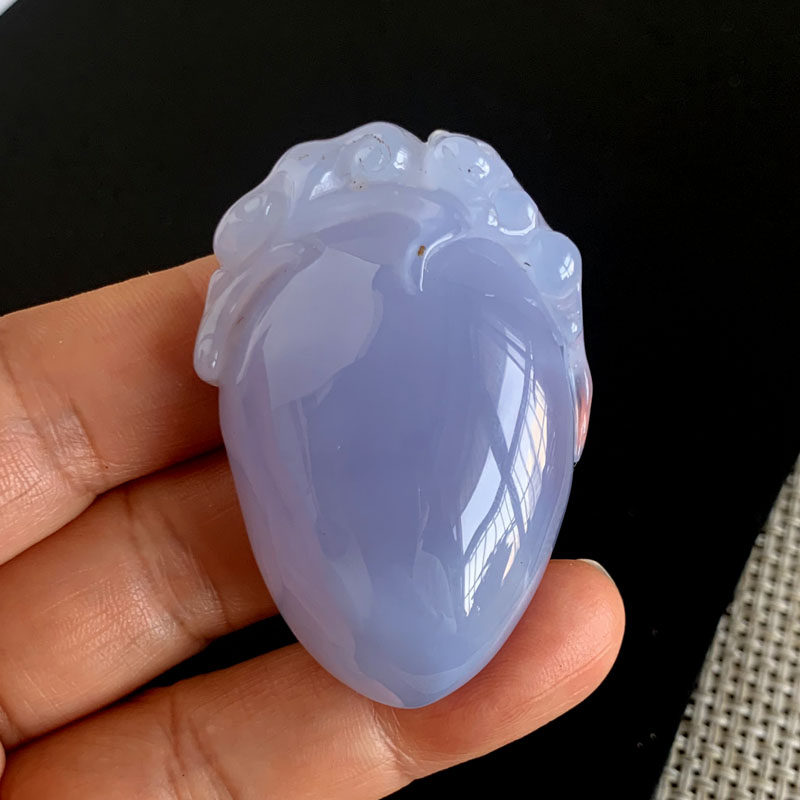 天然蓝玉髓雕刻吊坠项坠