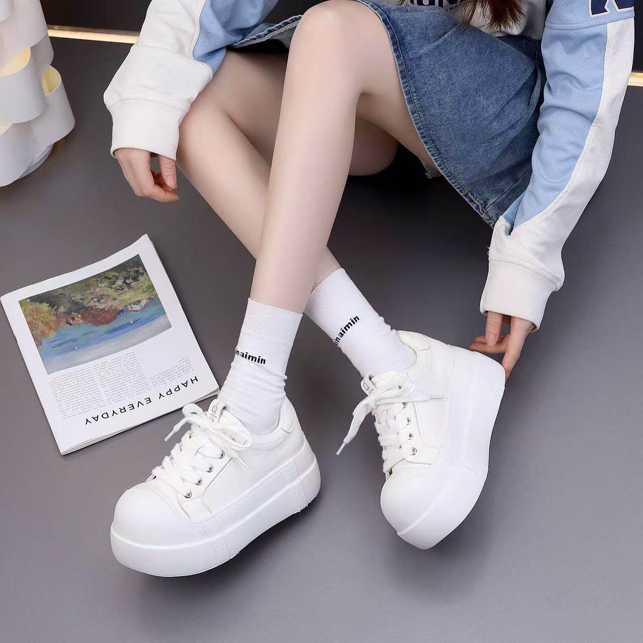 港风小众设计感厚底面包鞋女2026春款百搭显脚小增高时尚潮流板鞋