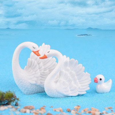 雪白情侣天鹅微景观创意合成树脂工艺品仿真小动物天鹅小饰品摆件