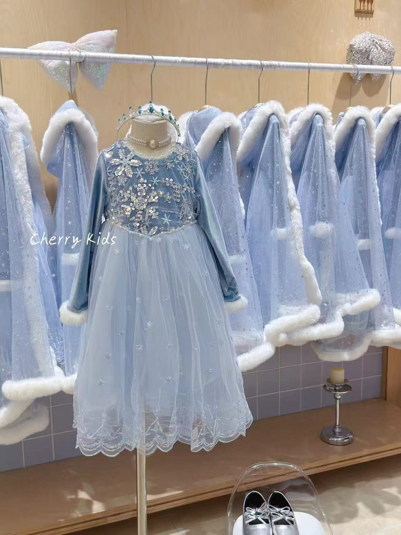 Cherry实体正版女童连衣裙2026秋冬儿童洋气公主裙礼服裙披风斗篷