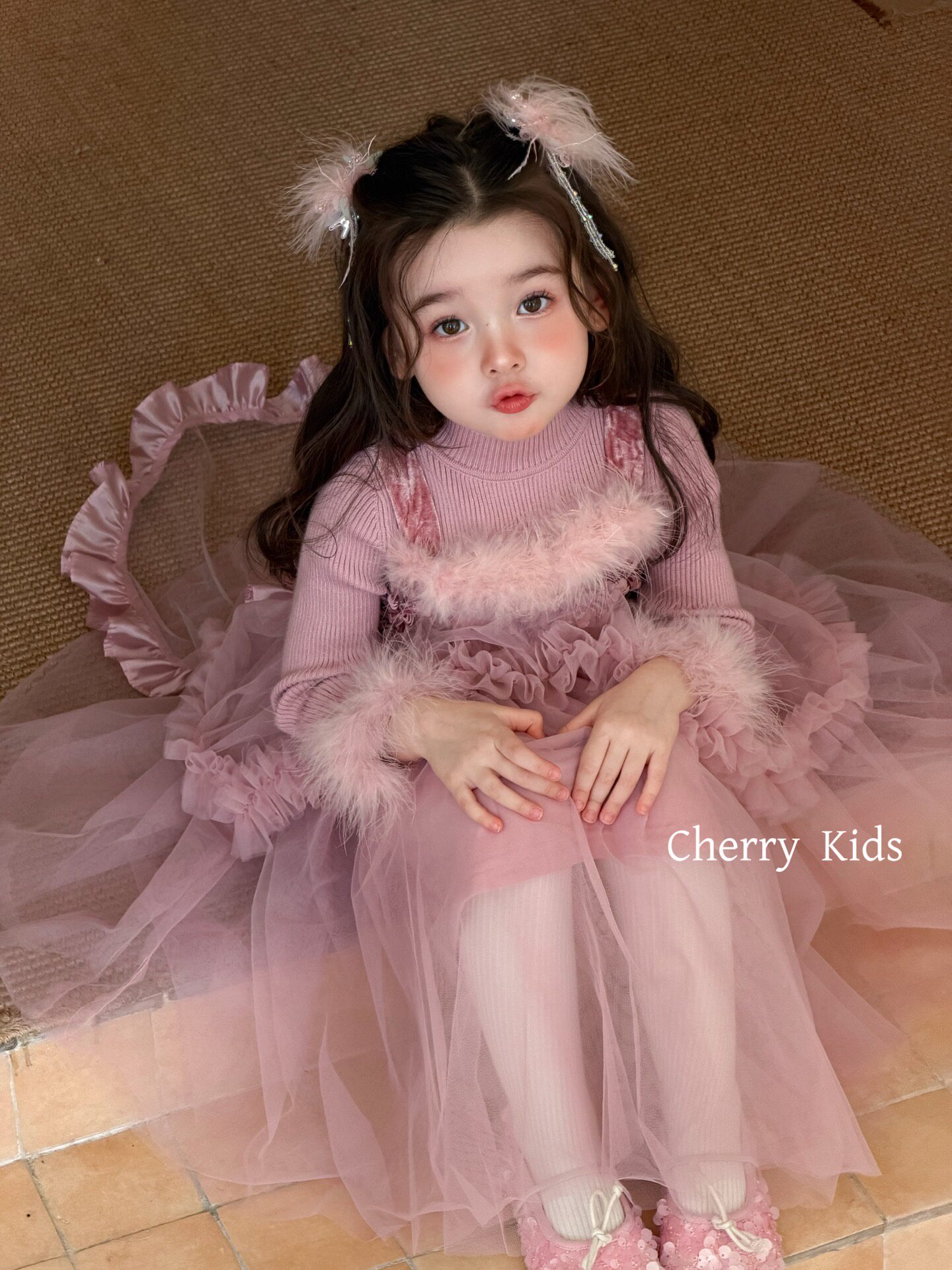 Cherry女童连衣裙2026秋冬新款儿童洋气羽毛礼服公主裙蓬蓬裙