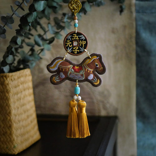 花寄马年刺绣香囊小马平安挂件