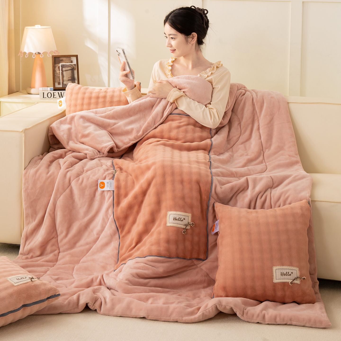 A类高端牛奶绒抱枕被子两用