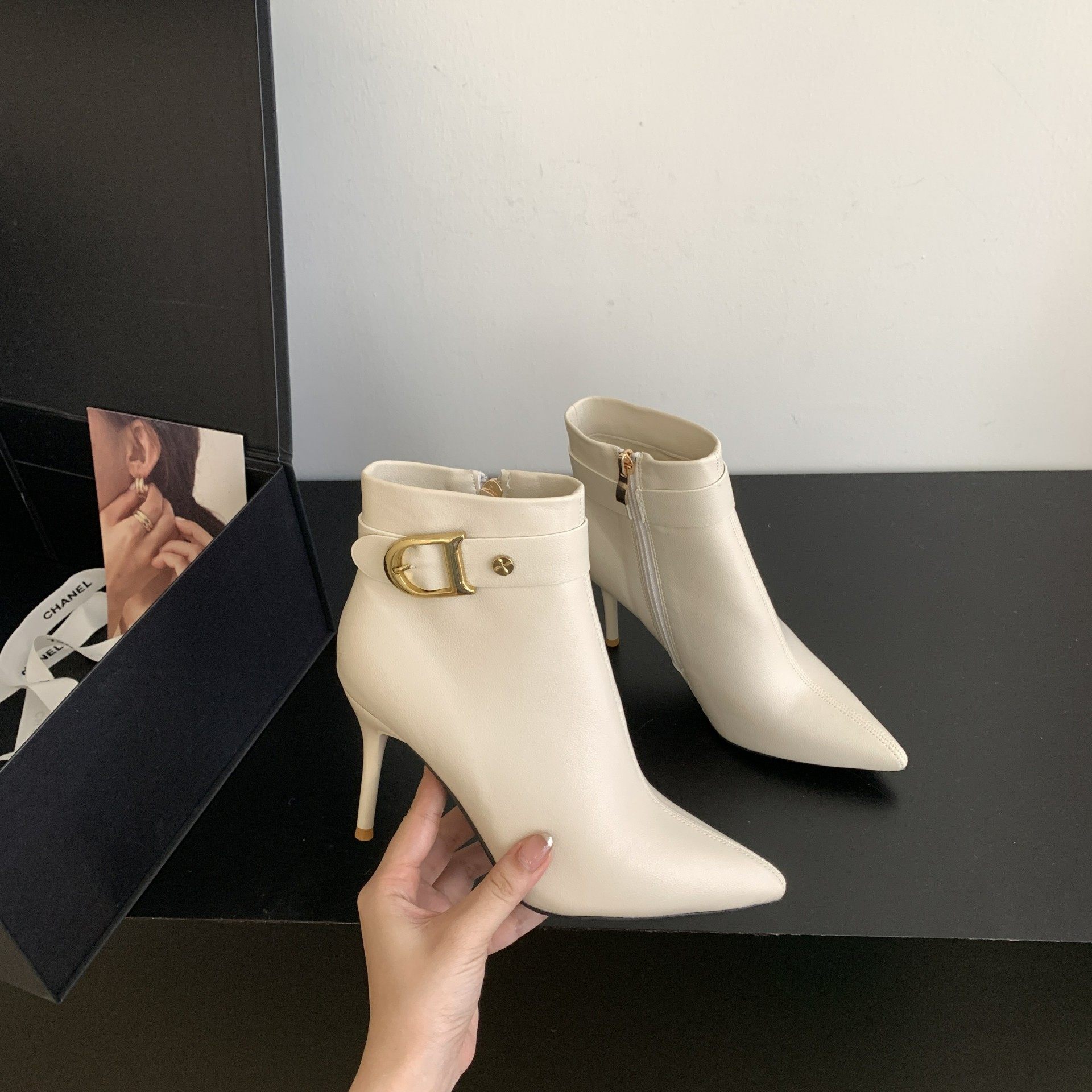 2023新款时尚尖头短靴女高跟秋冬瘦瘦靴白色女靴细跟马丁靴女加绒