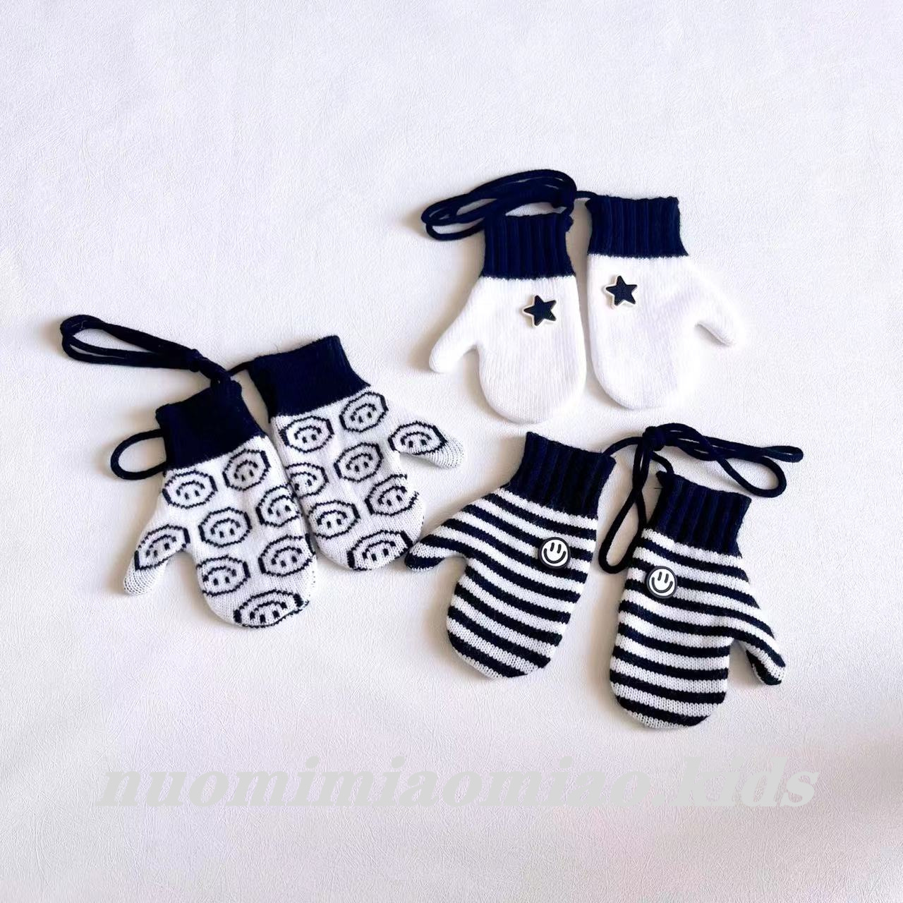 儿童挂脖手套冬季2023新款ins笑脸条纹韩国男童女童保暖宝宝手套