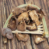 云南特产野生菌正宗纯野生香菇菌干货农家自晒250g 包邮