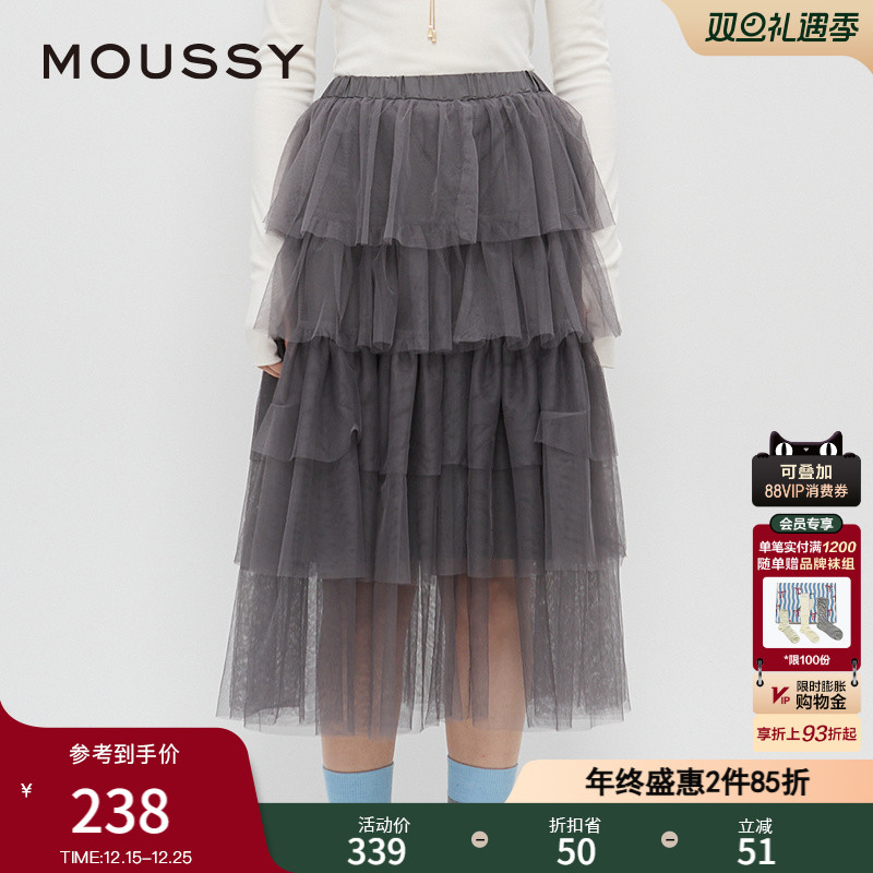 采用了重工刺绣工艺  增添层次感  尽显灵动