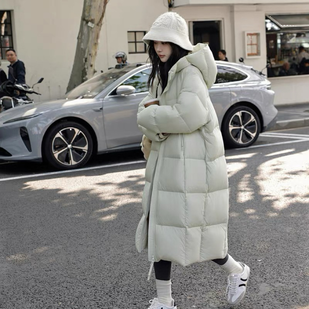 2025白鸭绒张贝贝同款韩版大被子连帽龟背感潮流长款羽绒服