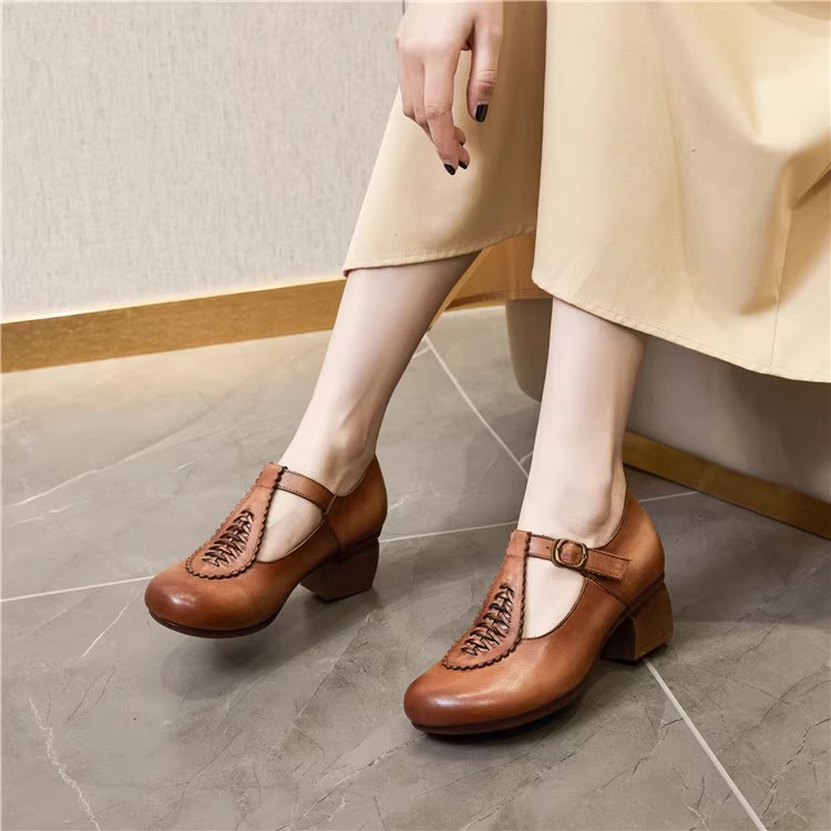 复古手工花朵深口单鞋女中跟T字带扣皮鞋气质百搭妈妈四季皮鞋新