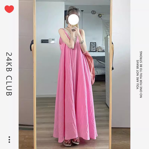 粉色超仙吊带裙女夏季2025新款法式今年流行甜美度假风连衣裙长裙