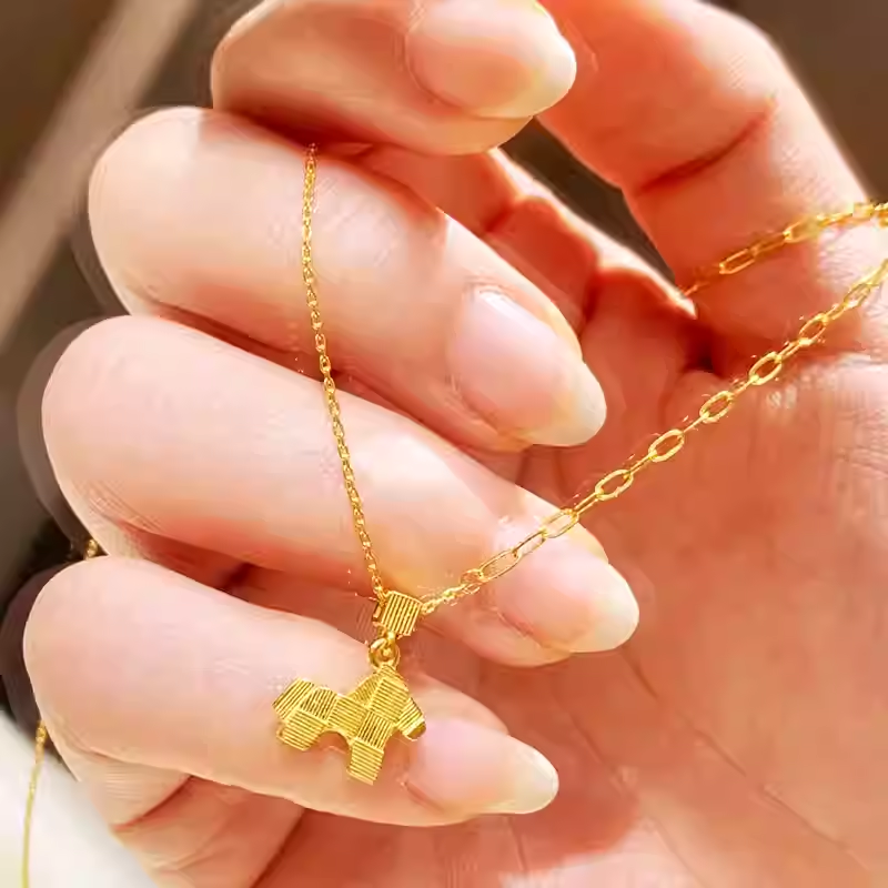 周大福黄金生肖马项链女款