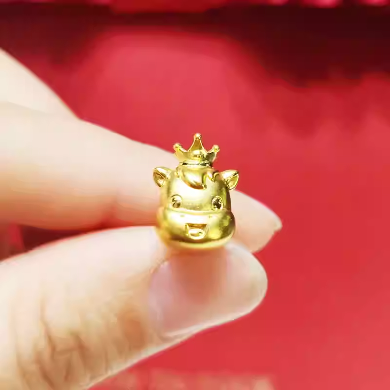 周大福黄金皇冠马转运珠串珠