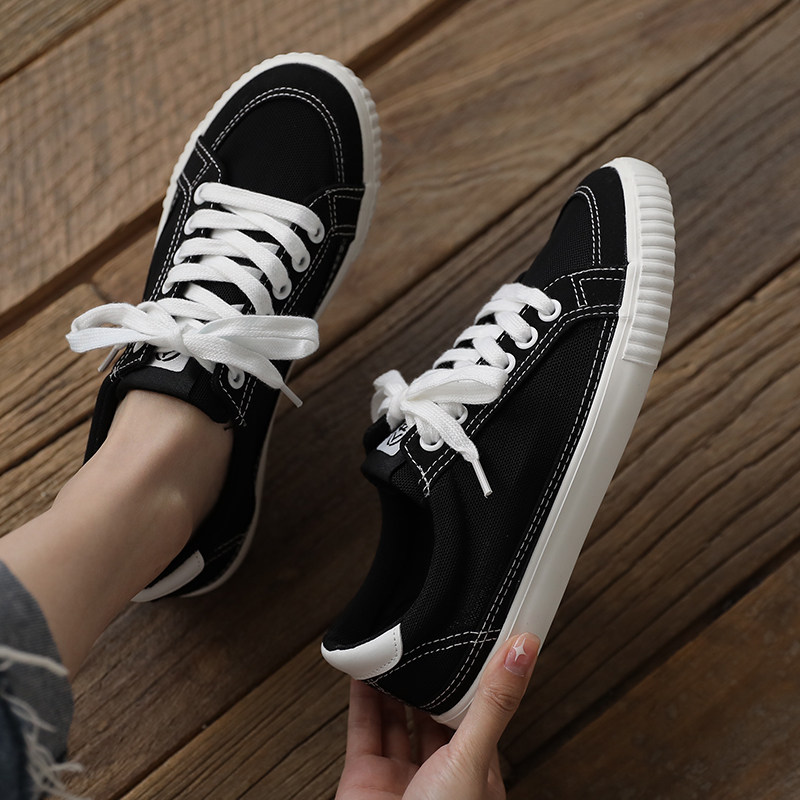 人本大码镂空女鞋41-43冰丝网面帆布鞋2024年夏季脚宽胖40-42板鞋